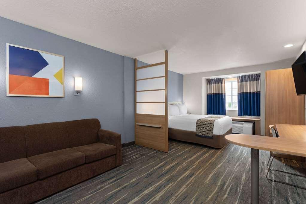 Microtel Inn And Suites - Zephyrhills Room photo